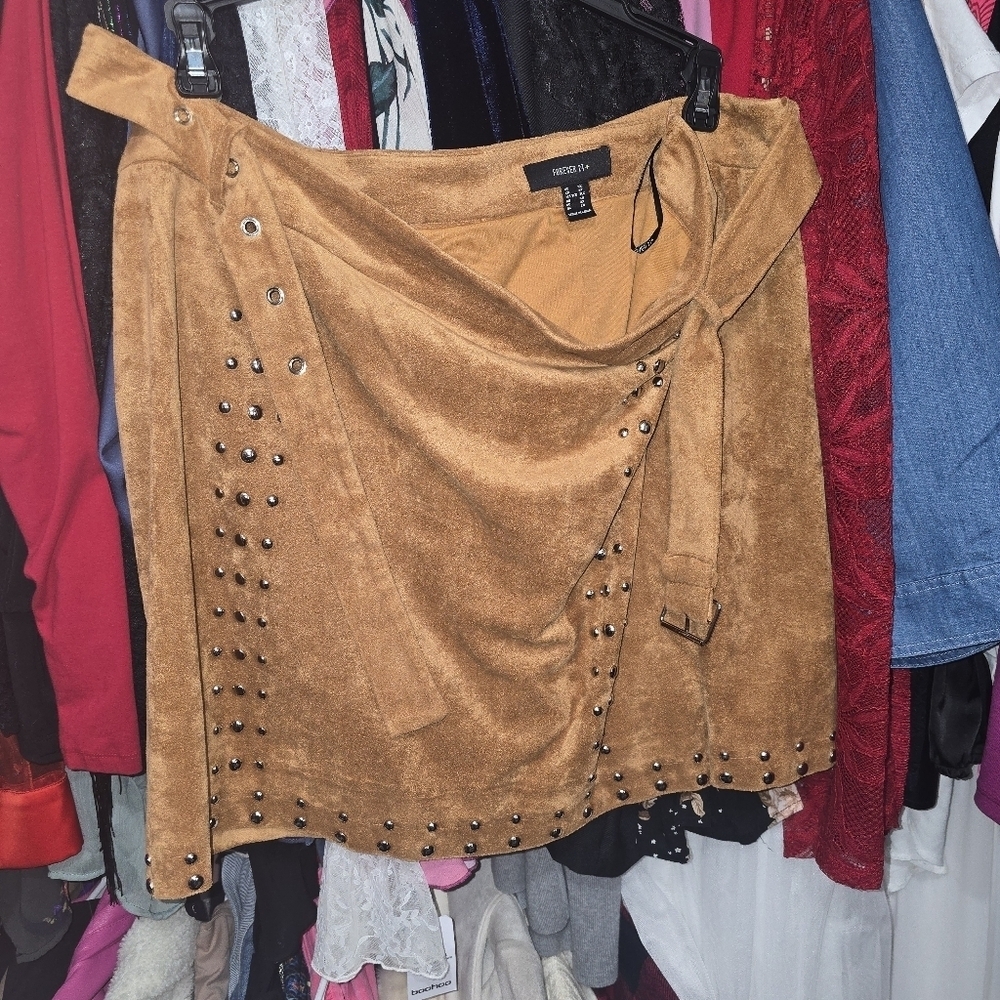 NWOT FOREVER 21 3X FAUXE SUEDE STUDDED BELTED MINI SKIRT